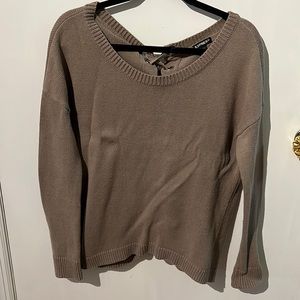 Stylish Long sleeve scoopneck reversible sweater